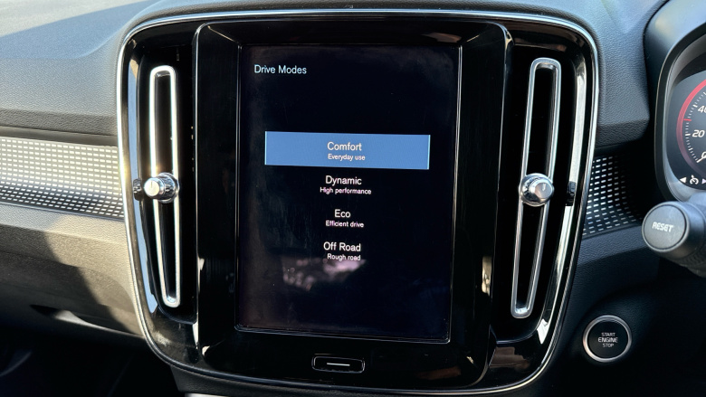 Volvo Xc40 2.0 B4P R DESIGN 5dr Auto Petrol Estate